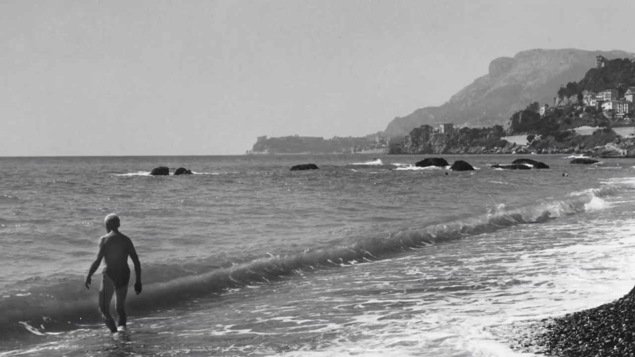 柯布西耶一生热爱地中海，最终于1965年葬身于此。矶崎新一生迷恋“海”、“海市”、“群岛”等意象，最终于冲绳岛去世，似乎也响应了柯布西耶的断言“一切归于海”。