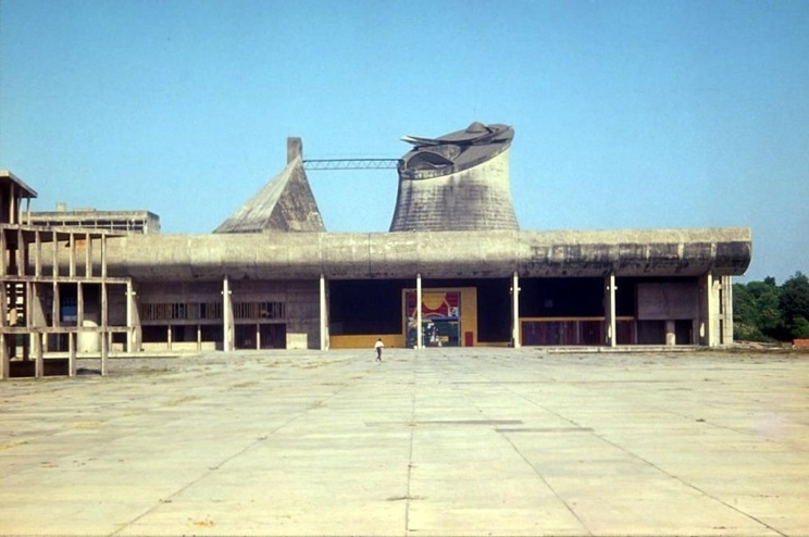 昌迪加尔议会大厦，印度旁遮普邦（1951-1962）