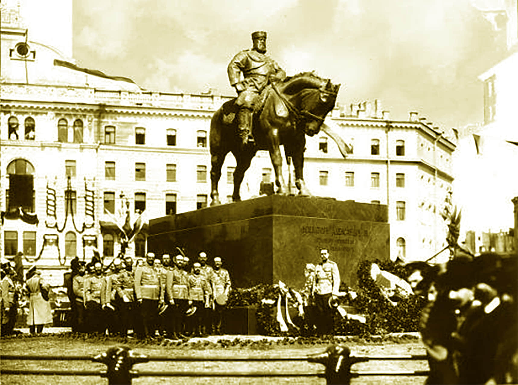 1909年5月，圣彼得堡Vosstania广场中，沙皇亚历山大三世塑像落成典礼