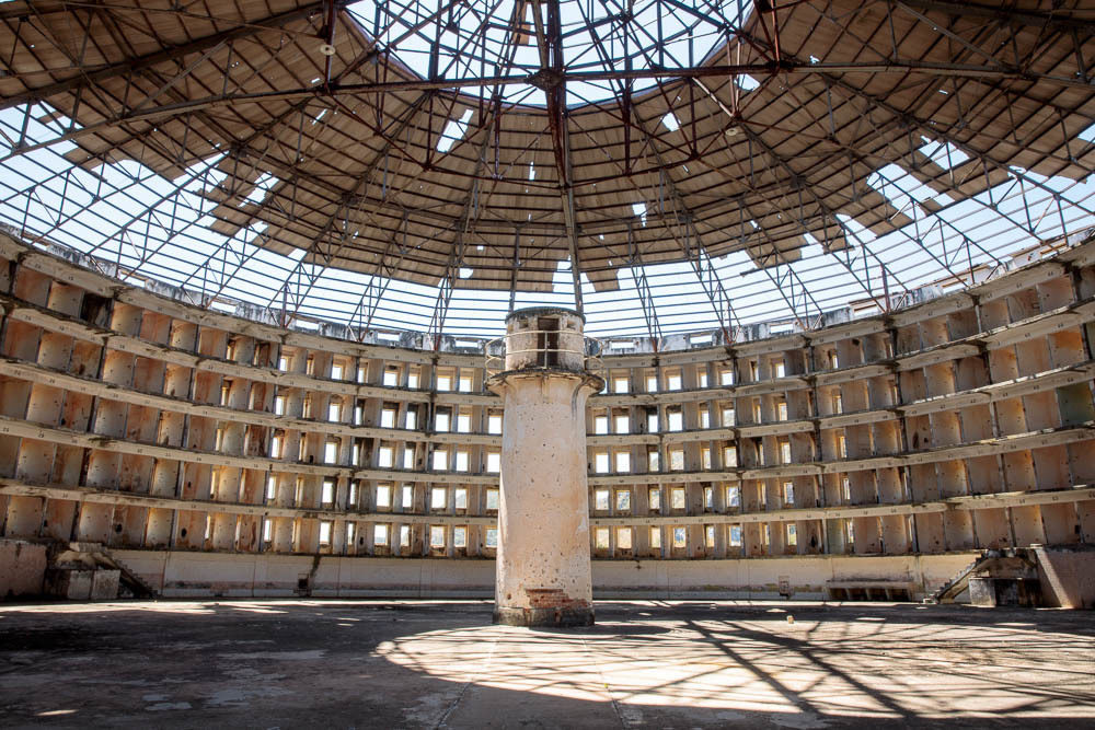 新赫罗纳的圆形监狱内部 ©Wikepedia